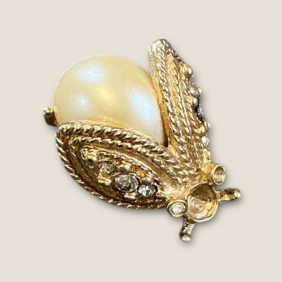 Kenneth J Lane Gold-Tone Bee Brooch With Faux Pearl & Crystal Accents 1"x1.5" - Picture 2 of 4